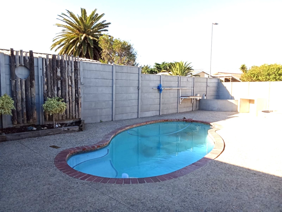 4 Bedroom Property for Sale in Bothasig Western Cape